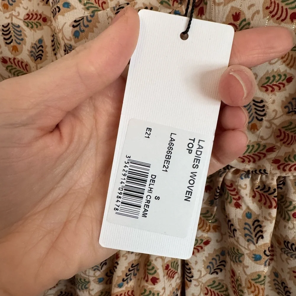 Molly Bracken Leaf Print Blouse with Ruffled Sleeves - Picture 3 of 5